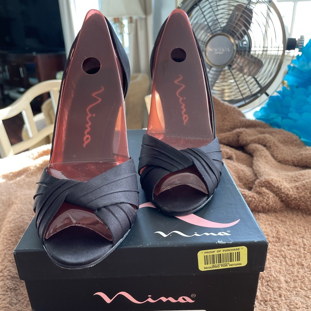 Nina Ettora black luster peep toe high heels sz 8